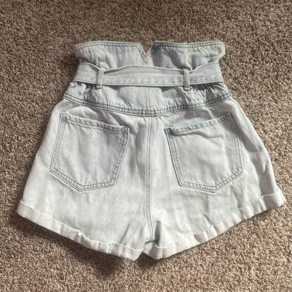 Forever 21 high rise denim vintage shorts with belt - Picture 4 of 4